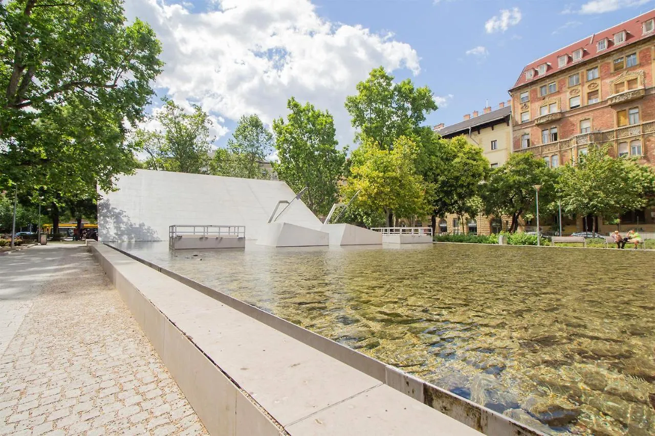 Joseph Boulevard Apartment - 3Bdr, 2Bath, 8Ppl Budapest Ungheria